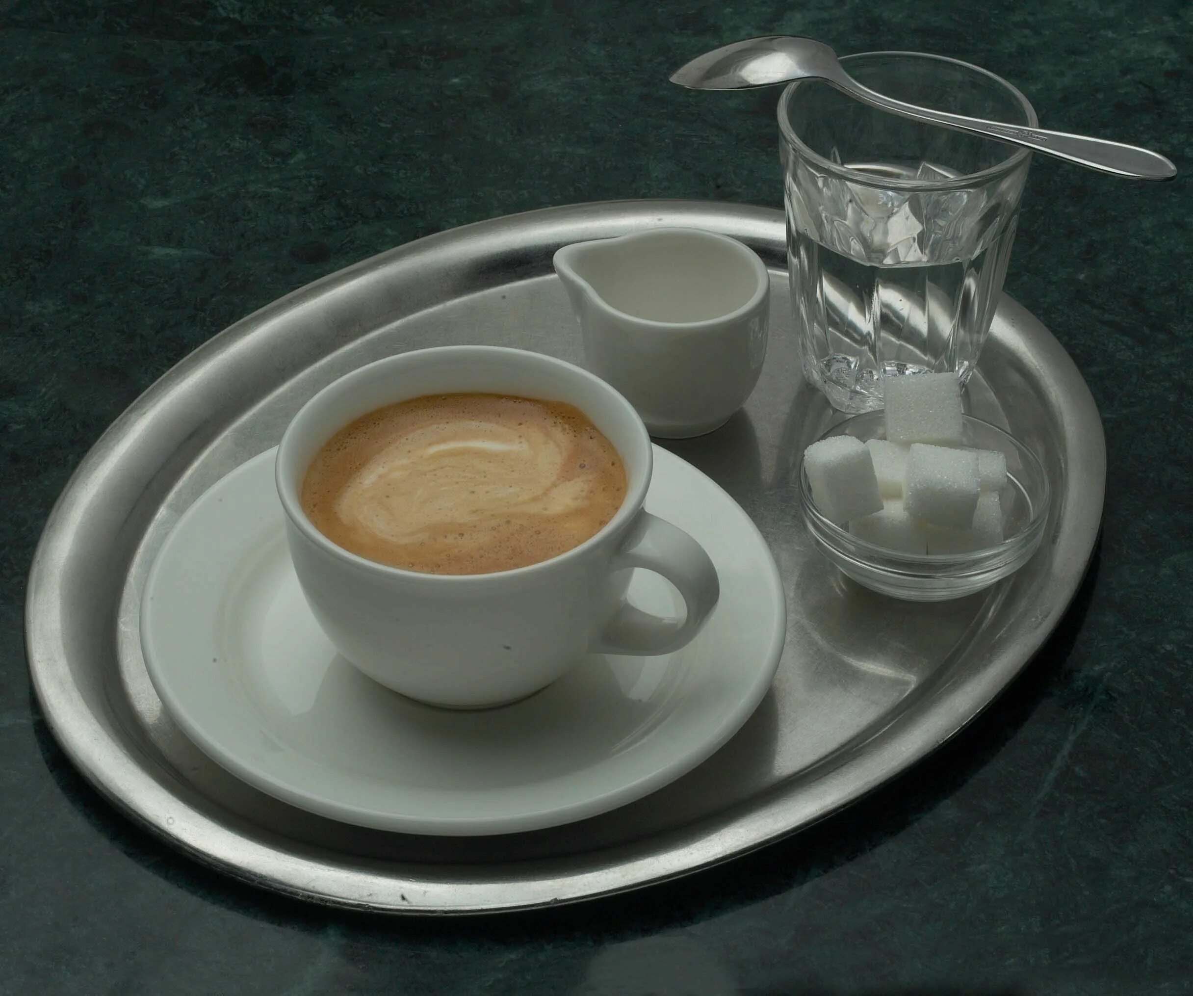 Подача кофе фото Verlaengerter Brauner Kaffeehaus, Kaffee