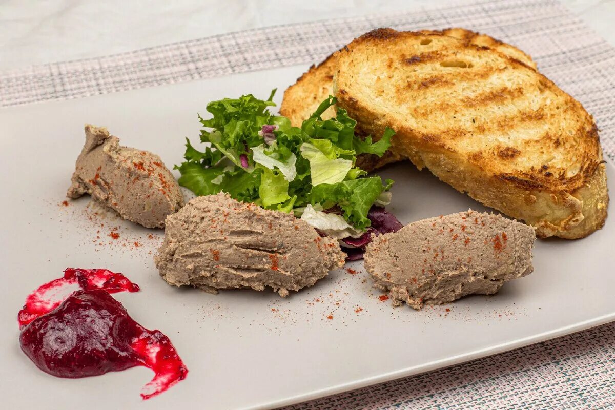 Подача куриного паштета в ресторане фото Парфе из куриной печени Foodozhnik Дзен