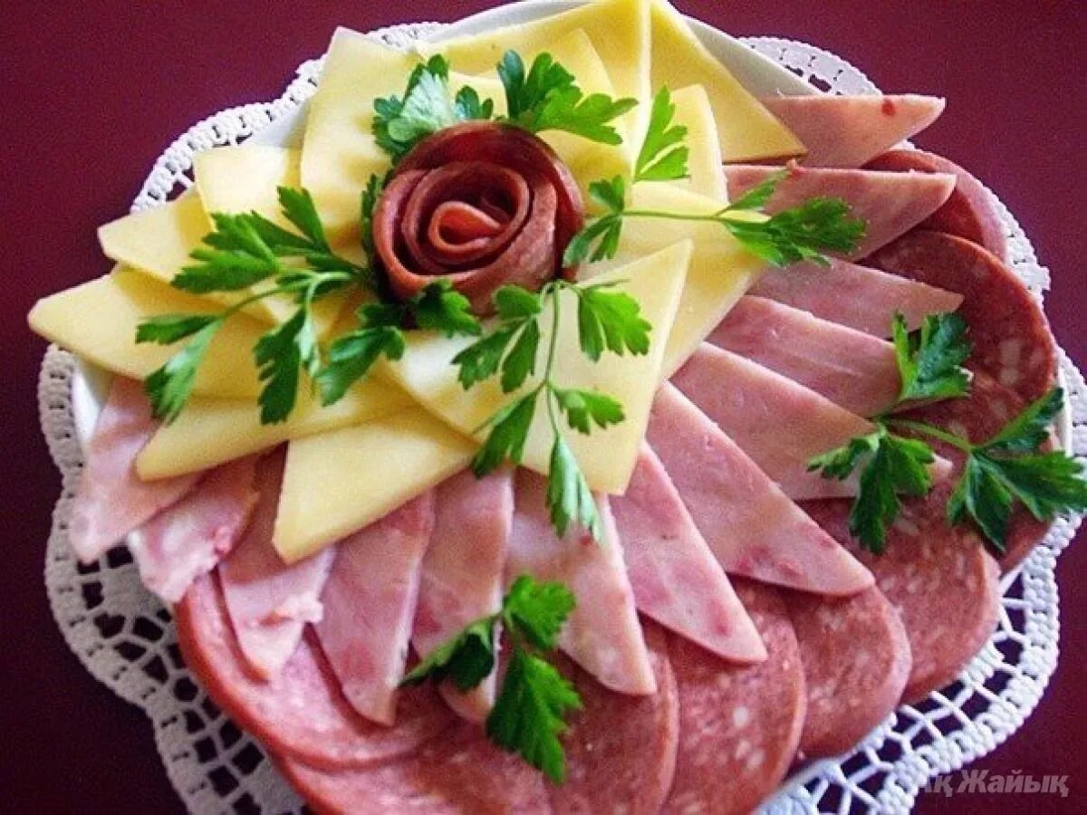 Подача нарезки на праздничный стол фото Мясная нарезка на праздничный стол - CoffeePapa.ru