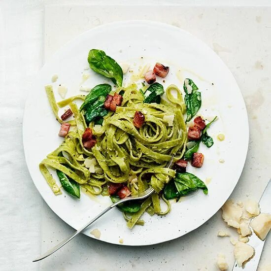 Подача пасты в ресторане фото Spinach Pasta Carbonara Pasta recipes, Carbonara pasta, Recipes