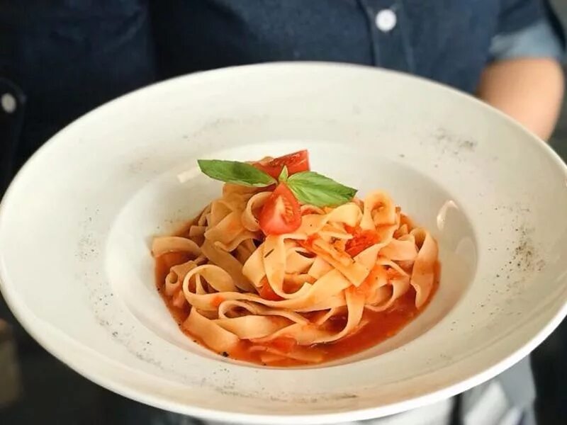 Подача пасты в ресторане фото Меню ресторана Pasta & Pizza (Паста и Пицца) в городе Одесса, отзывы клиентов ⭐ 