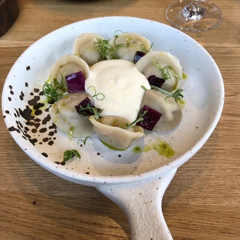 Подача пельменей в ресторане фото Пельмени сибирские с мясом в ресторане Uhvat в Москве