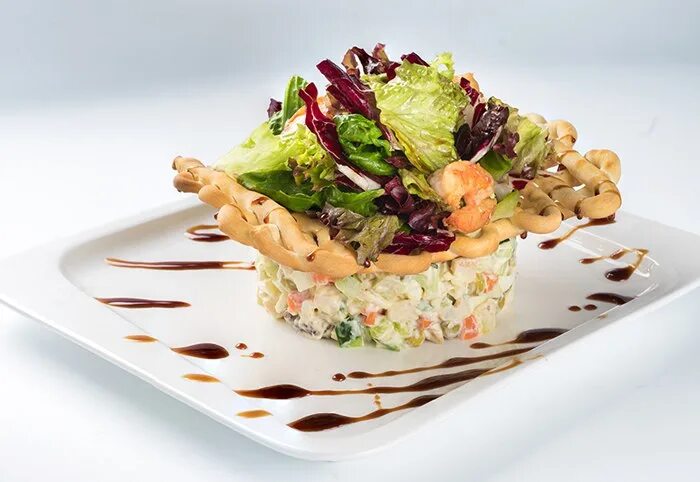 Подача салатов в ресторанах фото Русский летний салат в стиле Цезарь #еда #food #foodporn #Вкусно@happyrulez ... 