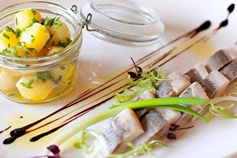 Подача селедки в ресторане фото Сельдь по-русски от Вкус Сибири Санкт-Петербург Единая Служба Заказов Leverans.r