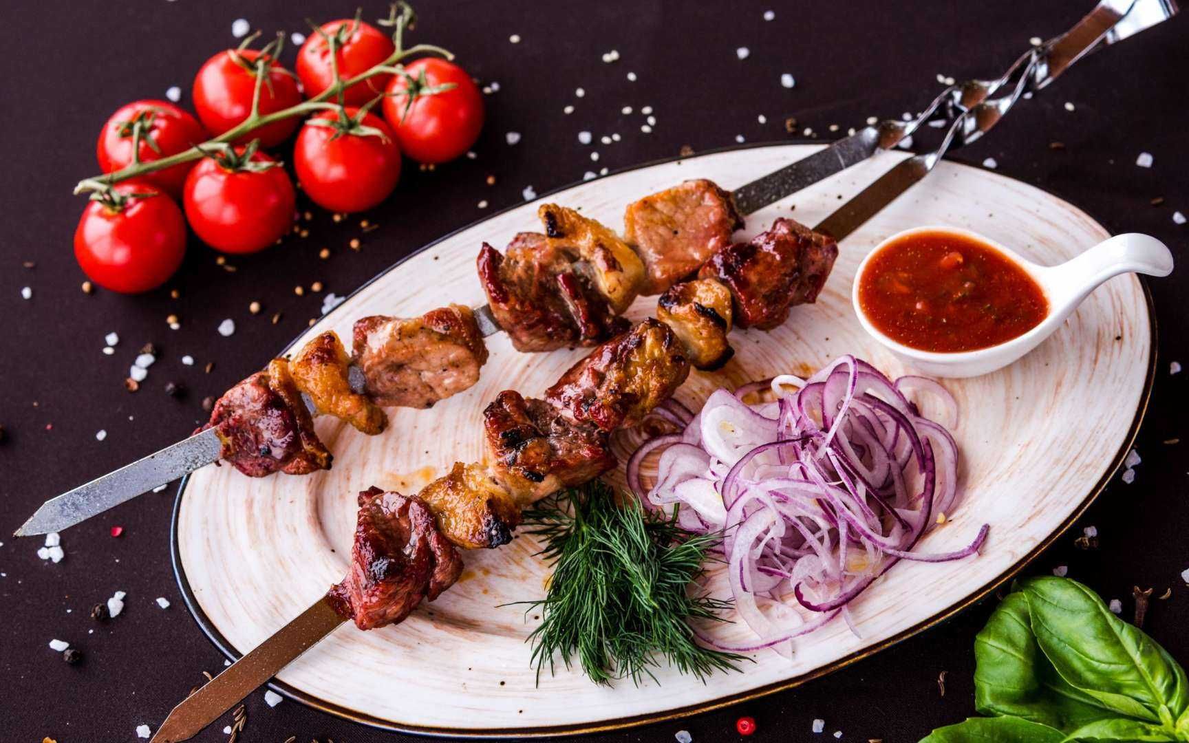 Подача шашлыка в ресторане фото Шашлык с доставкой , шашлык Алматы вкусный сочный шашлык: 900 тг. - Азық-түлік /