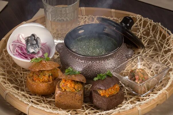 Подача ухи в ресторане фото Ростов Папа Restaurant & Bar Основной альбом - 9 фотографий ВКонтакте
