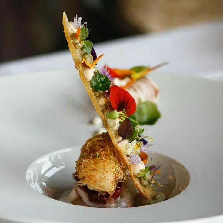 Подача в ресторане фото Langoustine raw and deep fried, kataifi, lime, iberico bacon, bisque, crostini w