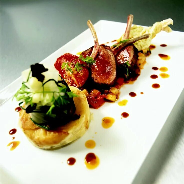 Подача в ресторане фото Lamb & Leek Potato Rosti Gastronomic food, Food plating, Food photography