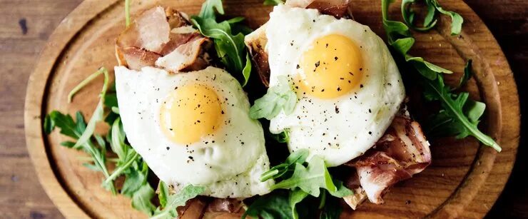 Подача яичницы в ресторане фото правила An Ode To Egg Yolks (Yes, They're Good For You!) What's Good by V