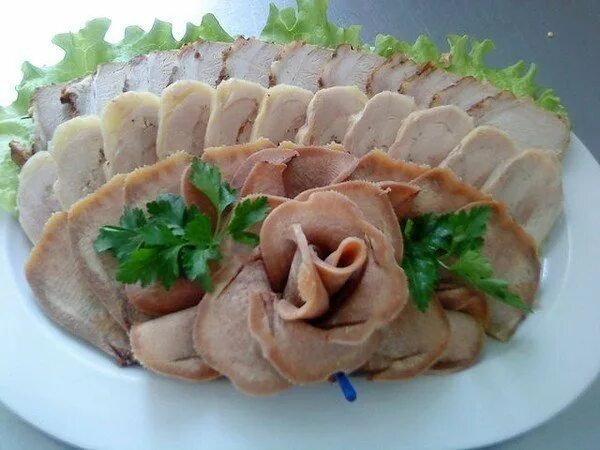 Подача языка на праздничный стол с фото Как приготовить закуску мясную сборную?