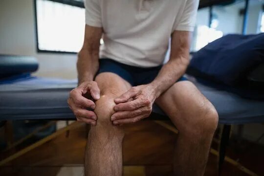 Подагра коленного сустава симптомы и лечение фото Seniors In Pain Изображения: просматривайте стоковые фотографии, векторные изобр
