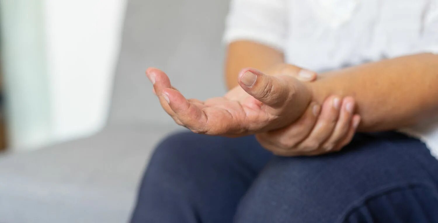 Подагра симптомы у женщин на руках фото Gout in Wrist: Symptoms, Diagnosis, Treatment