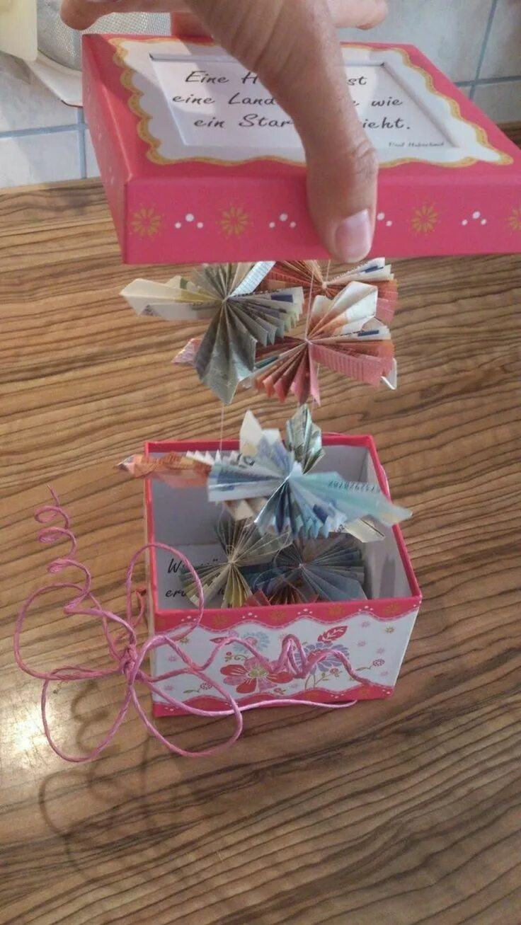 Подарить деньги оригинально фото Geldgeschenke zu Weihnachten: 11 kreative Ideen um Geld kreativ zu verpacken - D