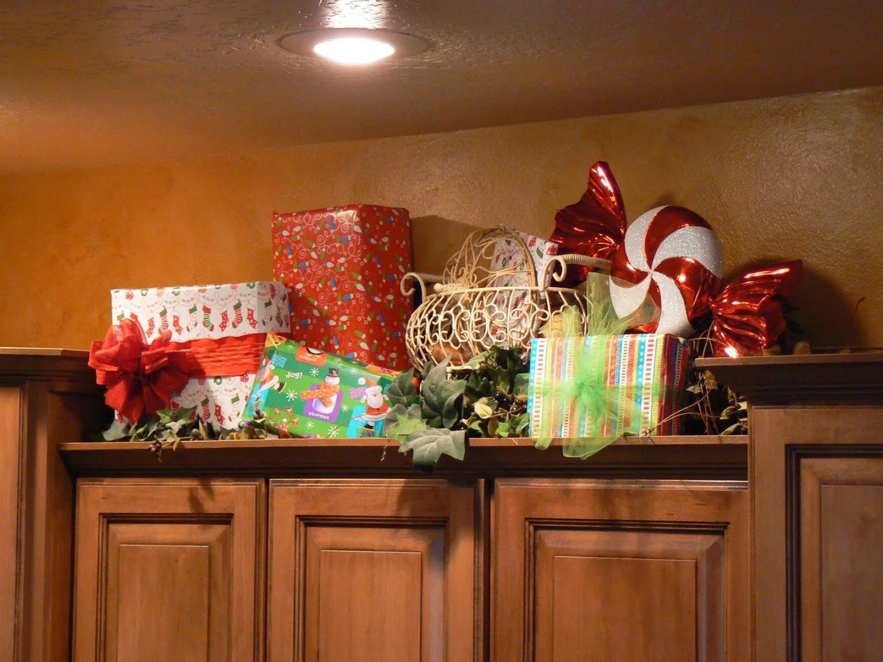 Подарки декор для дома 30 Christmas Decorating Ideas For The Kitchen Christmas Decor & Craft Ideas Chri