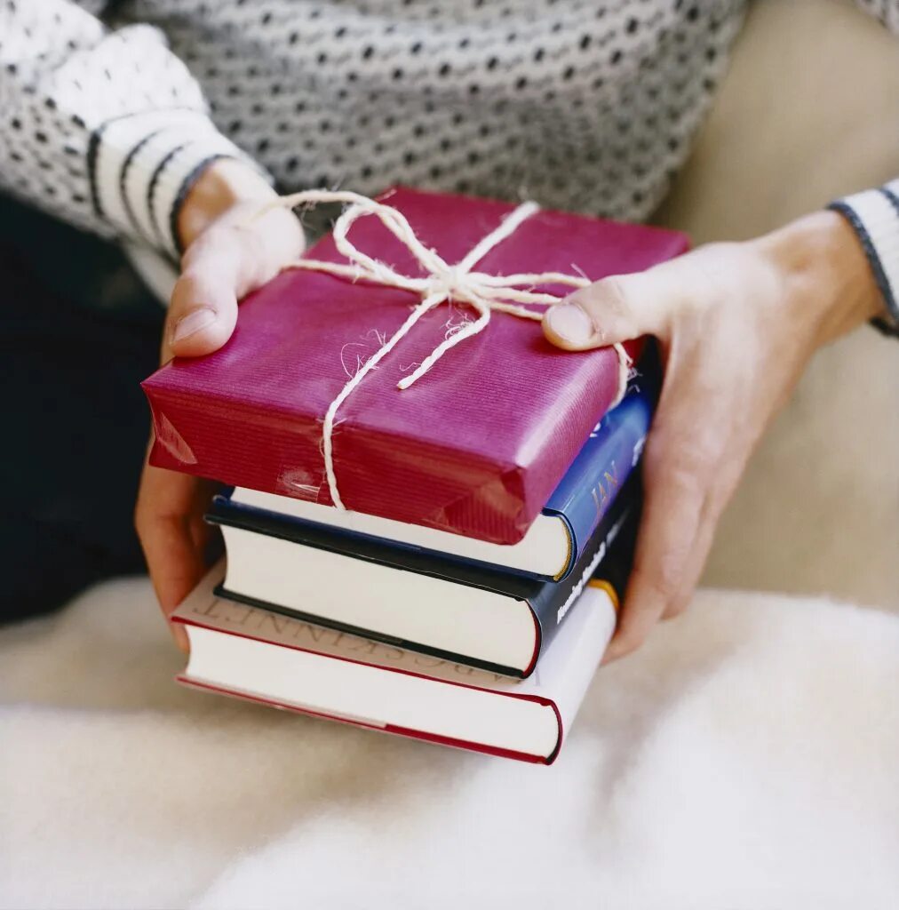 Подарки книги фото Что подарить родителям на Новый год: маме, отцу, подарки своими руками, фото и в