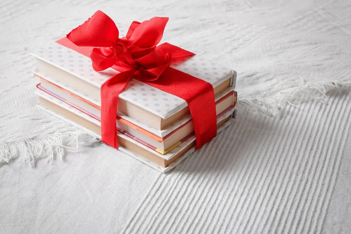 Подарки книги фото Меня облагодетельствовали 12-й сумкой книг Свет книг Дзен
