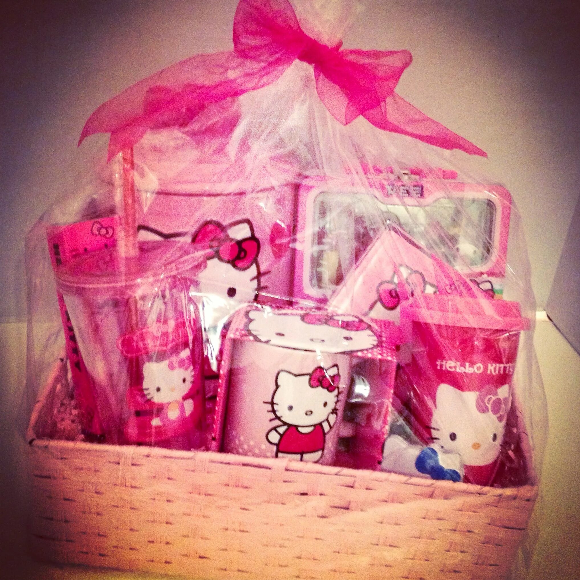 Подарки на день рождения девочке фото TrulyTina - Vintage Store, Artistic Services Facebook Hello kitty items, Hello k