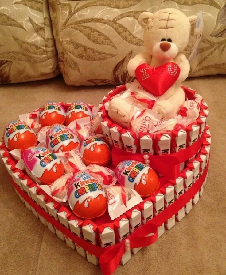 Подарки на день рождения девочке фото Candy arrangements, Diy birthday gifts, Candy gifts