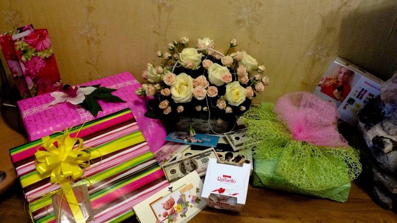 Подарки на столе фото ❤ Мои подарки на День Рождения. 7 лет My gifts for Birthday. 7 years ❤ - YouTube