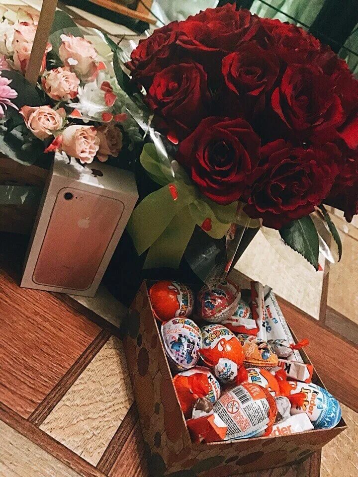 Подарки на столе фото Pin on Boyfriend Birthday presents for him, Diy birthday decorations, Presents f