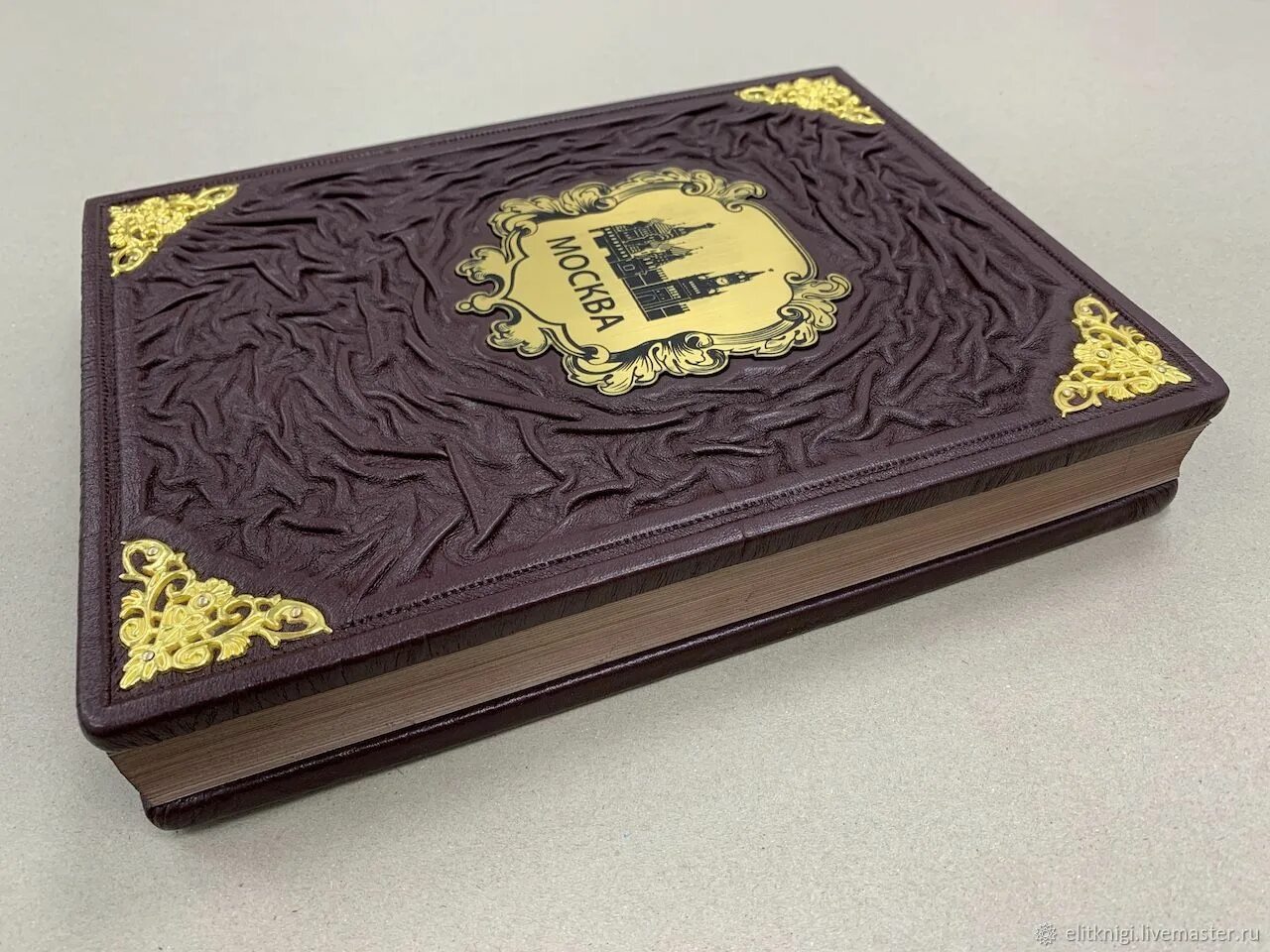 Подарочные книги фото История Москвы в датах (подарочная кожаная книга) в интернет-магазине Ярмарка Ма