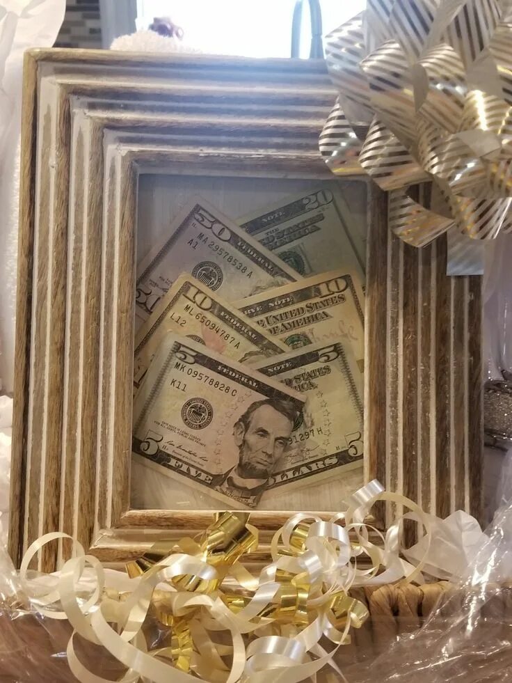 Подарок деньгами фото Creative way to give a gift of money for bridal shower for my nephew and his fia