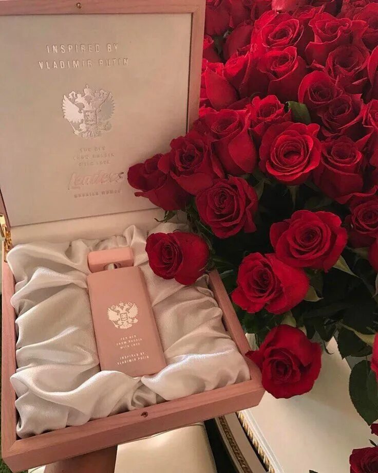 Подарок духи фото Pin by Արաքս Դավթյան on Skin care Bunch of red roses, Special flowers, Original 