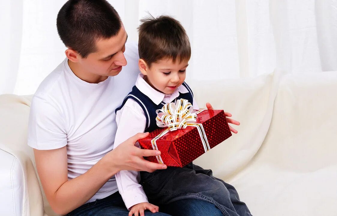 Подарок фото 9 лет В Кирове 69 % родителей поощряют детей материальными подарками за хорошую успева