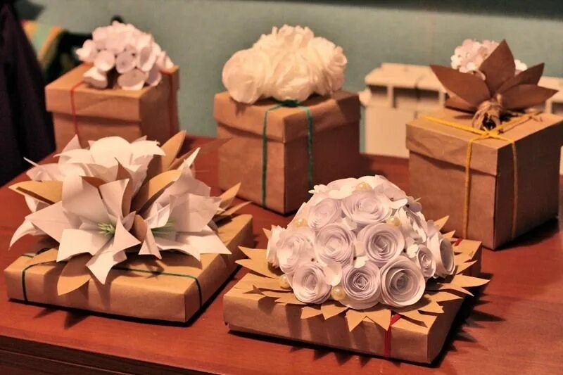Подарок из бумаги фото gift decoration Paper flower tutorial, Gift wrapping, Paper flowers