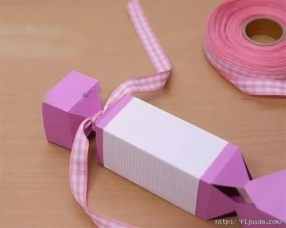 Подарок из бумаги фото QegZ5vacyYs (484x387, 66Kb) Small gifts, Cute gift boxes, Gifts for family