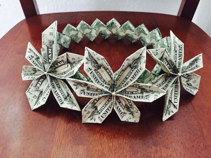 Подарок из денег своими руками фото Money origami, Creative money gifts, Money lei