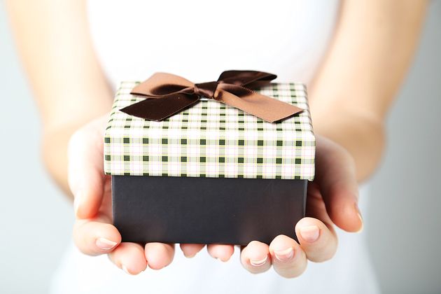 Подарок руками фото 7 Best Bon Voyage Gifts to Spice Up Any Cruise Best bridesmaid gifts, Wellness g