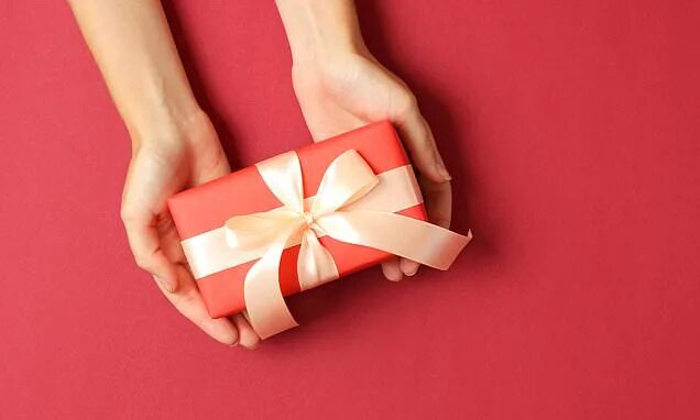 Подарок руками фото Etiquette expert reveals the dos and don't of gifting and reveals it's fine to i