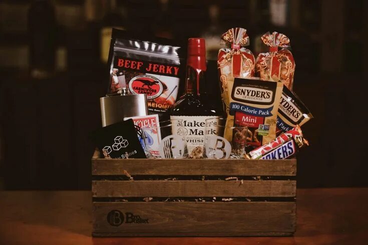 Подарок с днем рождения мужчине фото Gift Baskets For Men Man Cave gift Basket Alcohol gift baskets, Gift baskets for