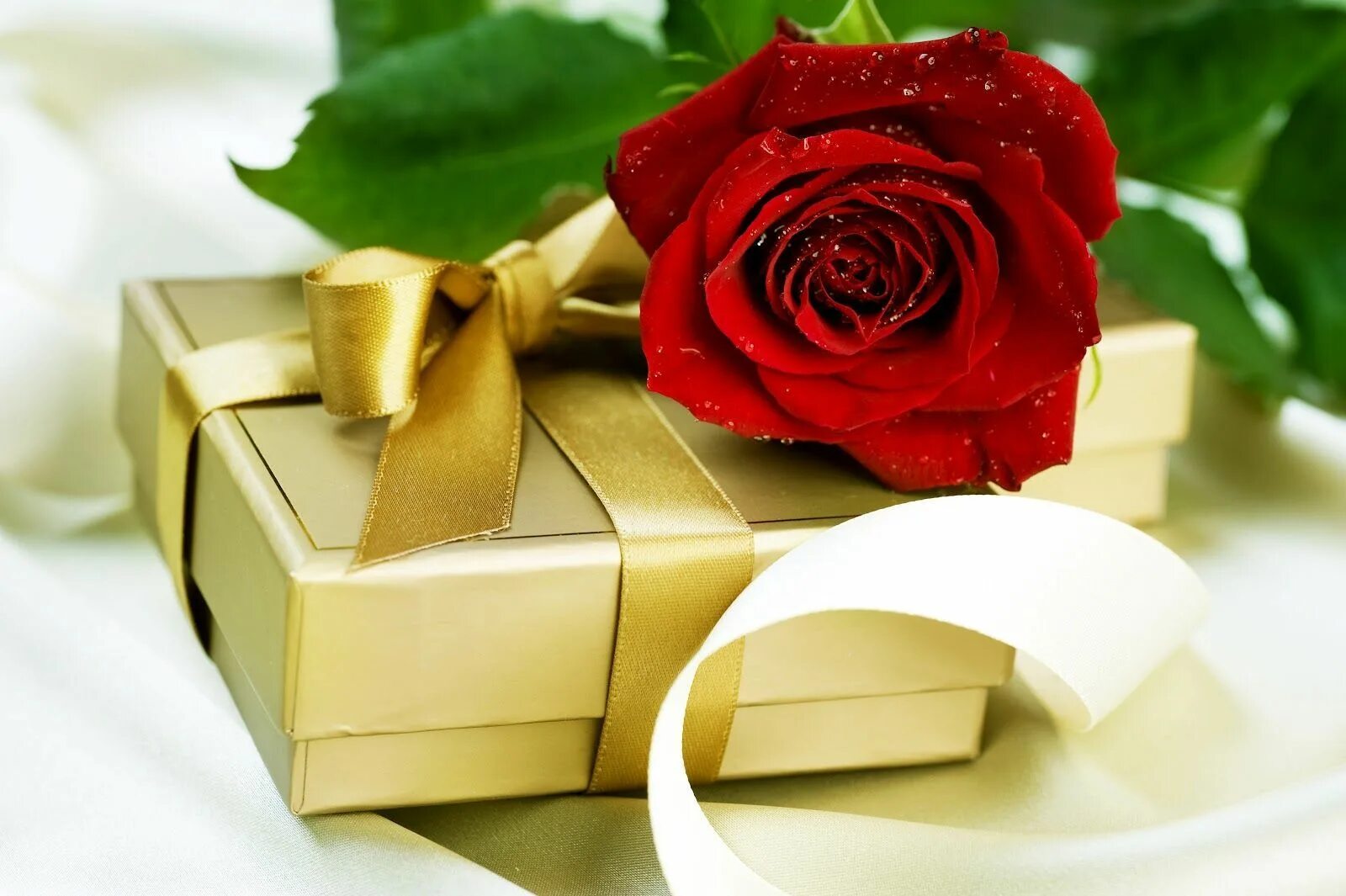 Подарок с днем рождения женщине картинки Best Gift Combos with Beautiful Flowers for Various Celebrations Gifts, Best gif