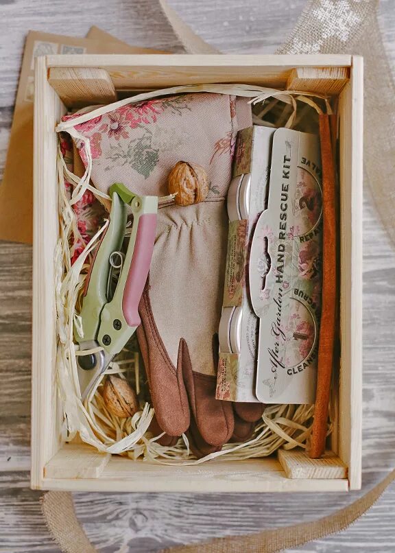 Подарок садовода фото Подарочный набор для садовода GardenGirl Classic Collection - перчатки для работ