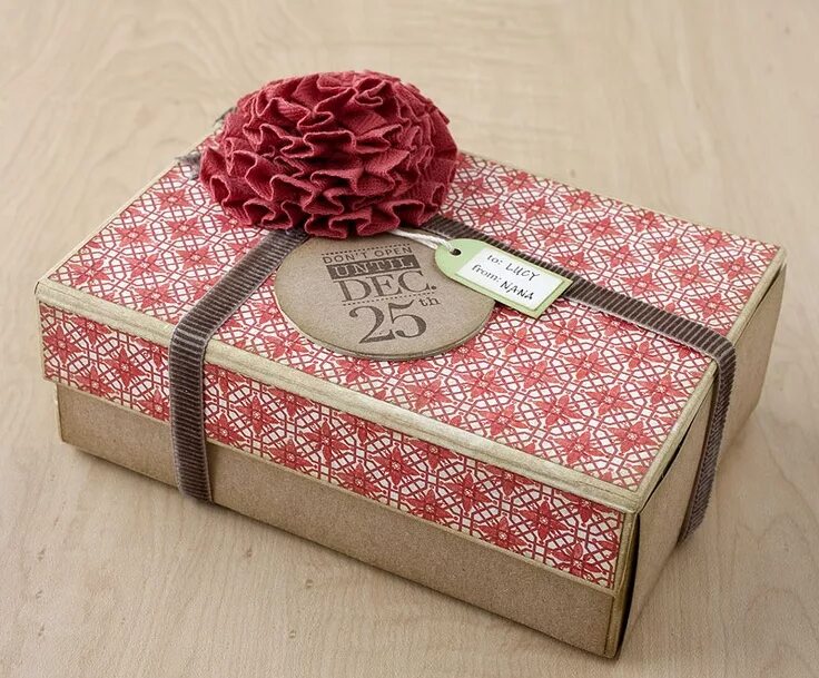 Подарок самоделка How to mix and match stamps and papers to create custom gift wrap patterns. #CTM