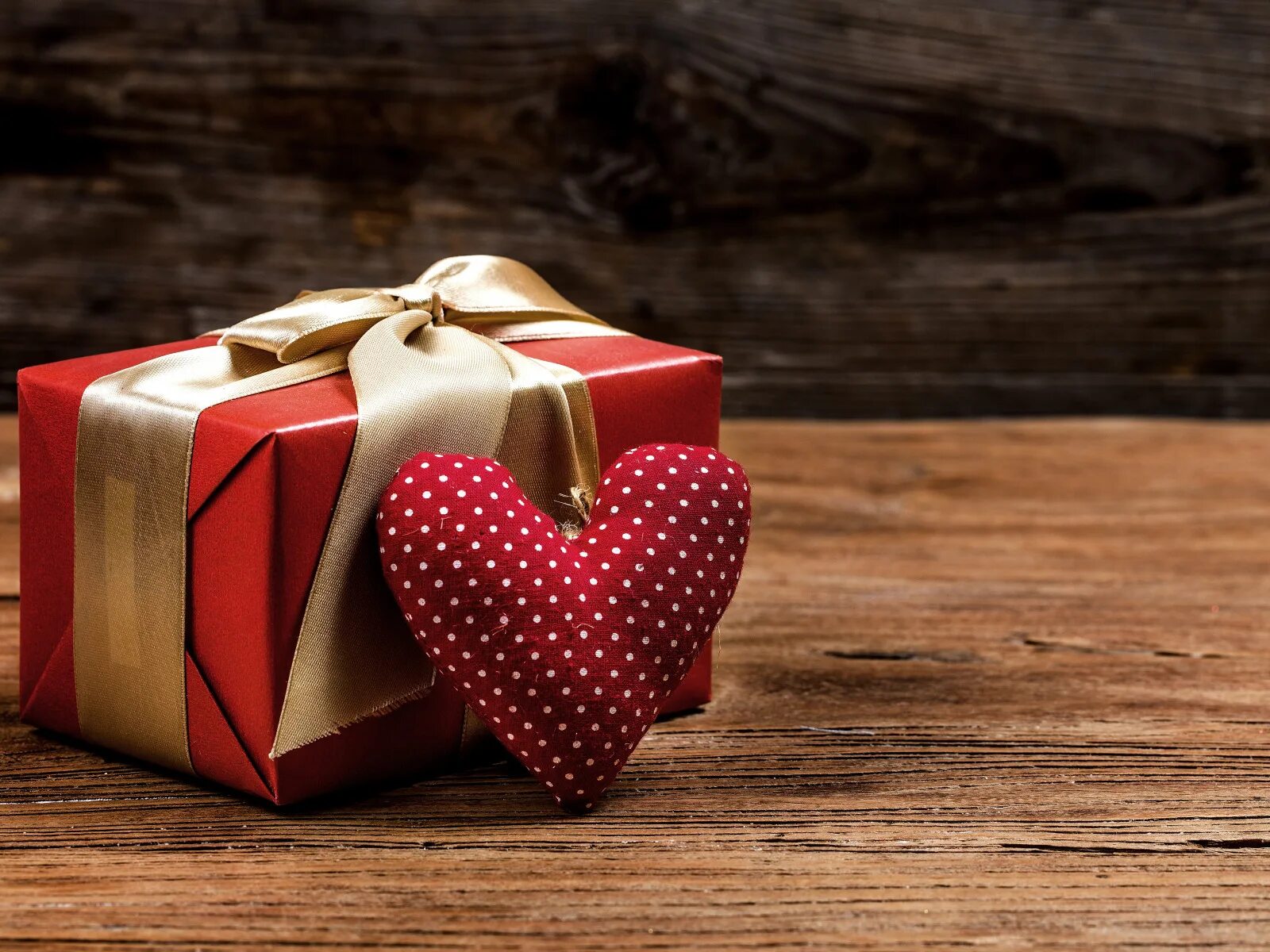 Подарок сердца фото Скачать обои любовь, подарок, сердце, red, love, heart, wood, romantic, раздел п