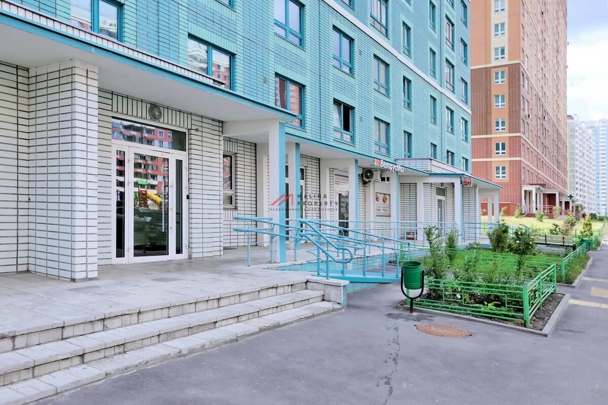 Подарок ул недорубова 18 корп 3 фото Продажа помещения с арендатором Красное белое