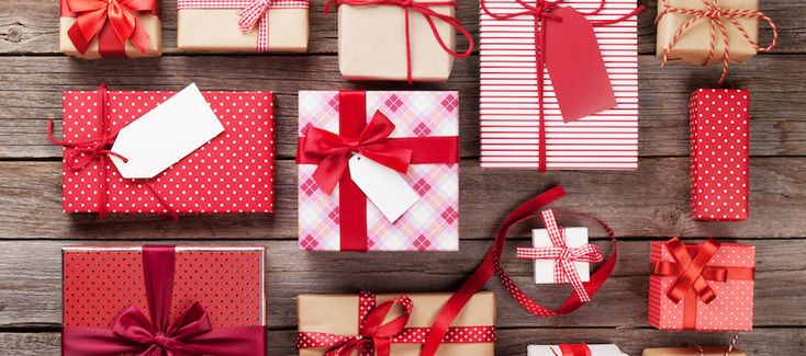 Подарок в виде фото 3 Secrets to Designing Awesome Holiday Packaging ShipStation Christmas gift box,