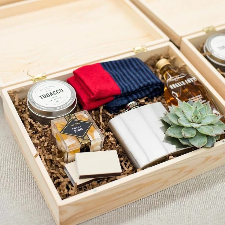 Подарок внутри фото Photo Gallery Custom Bridesmaid and Groomsmen Curated Gift Boxes Bridesmaid gift