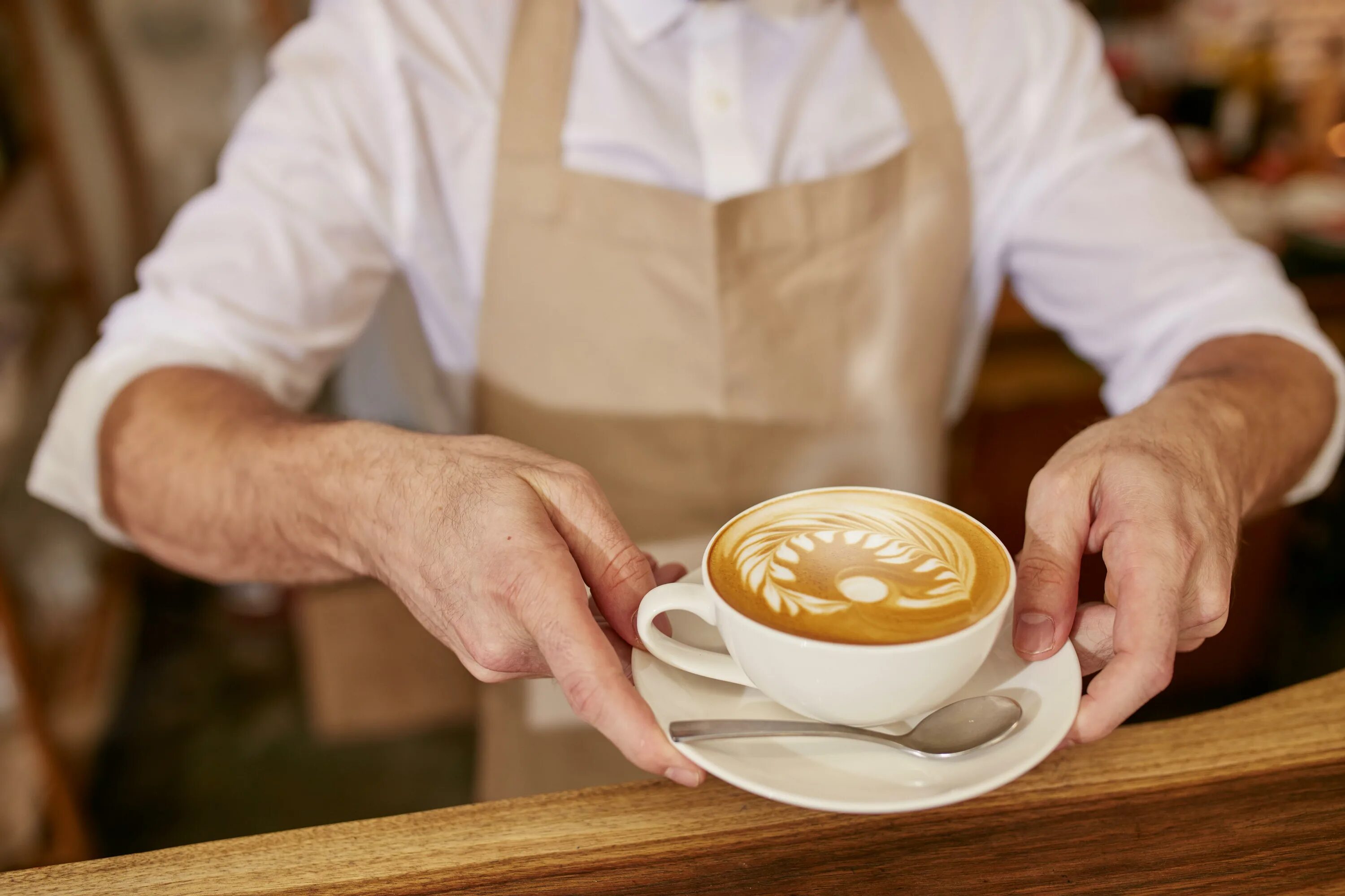 Подать кофе фото Coffee sales continue to soar with two in three Brits visiting coffes shops fuel
