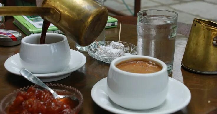 Подать кофе фото Ο ελληνικός καφές είναι ένα από τα μυστικά της μακροζωίας. - Τι λες τώρα; . Heal