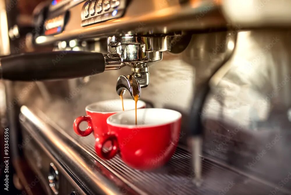 Подать кофе фото coffee machine preparing fresh coffee and pouring into red cups at restaurant, b