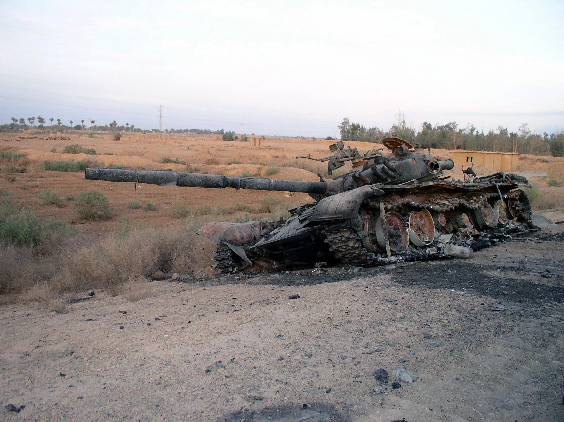 Подбитые танки фото Файл:Destroyed Iraqi T-72 tank.JPEG - Википедия