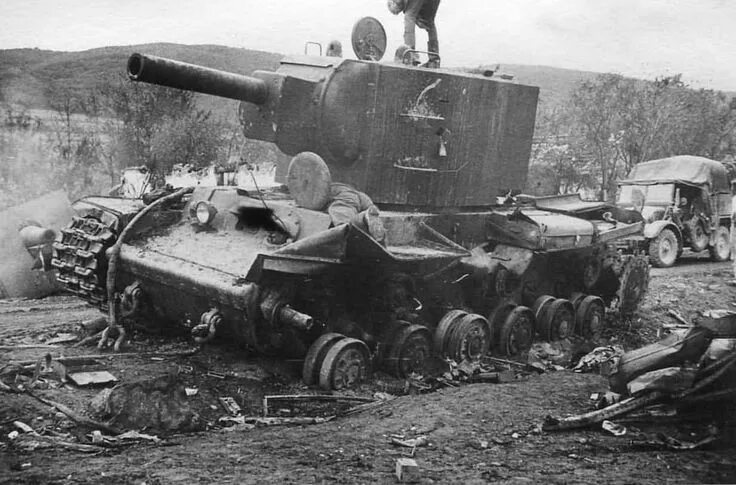 Подбитые танки фото Destroyed Russian KV-2 Tank