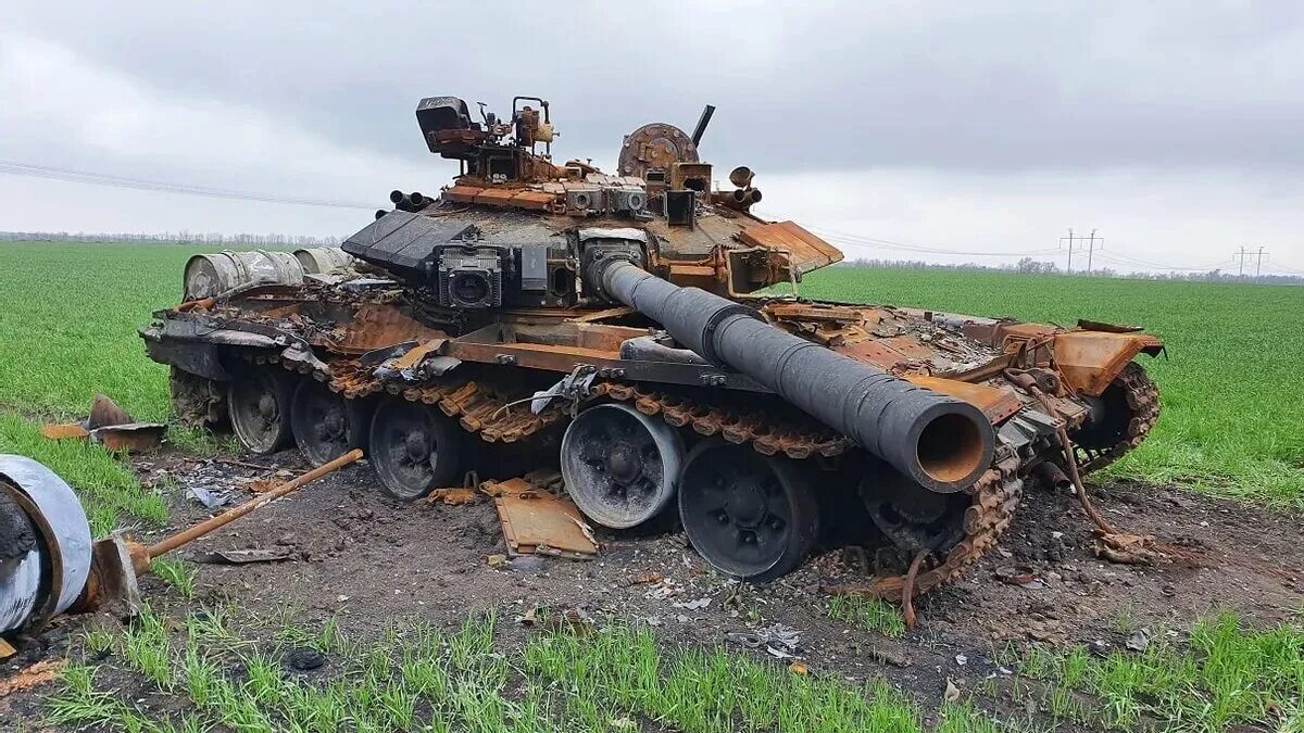 Подбитые танки фото ВС РФ вынуждено используют устаревшие танки Т-62" - Яндекс Кью