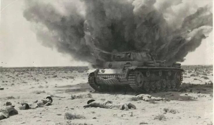 Подбитые танки фото Pin by Bob Roberts on WWII Military history, Military, Tank