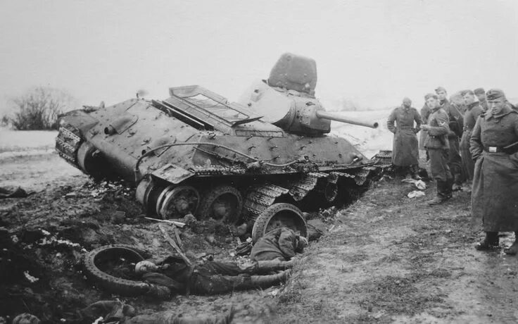 Подбитые танки второй мировой войны фото A Halo from The rubber tire of a T-34-76 1941 tank War tank, Tanks military, Jap