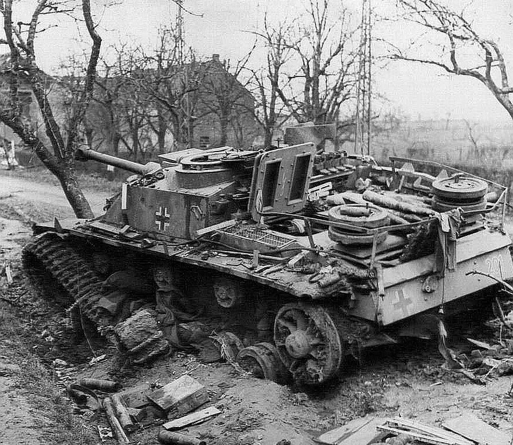 Подбитые танки второй мировой войны фото Pin on WW II Direct hit - End of journey